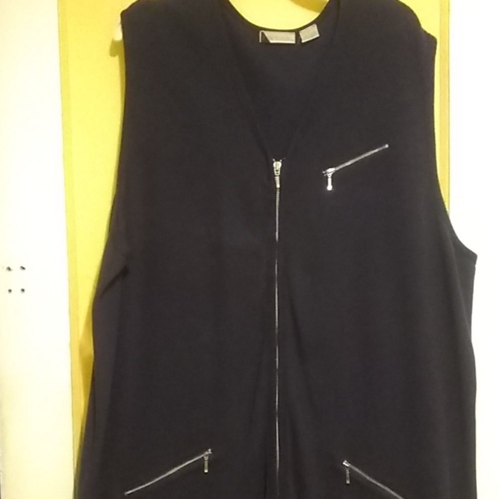 Sleeve less zip up sweater